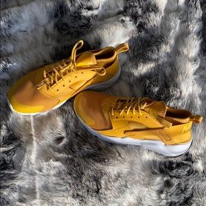 NIKE AIR Huarache Run Ultra